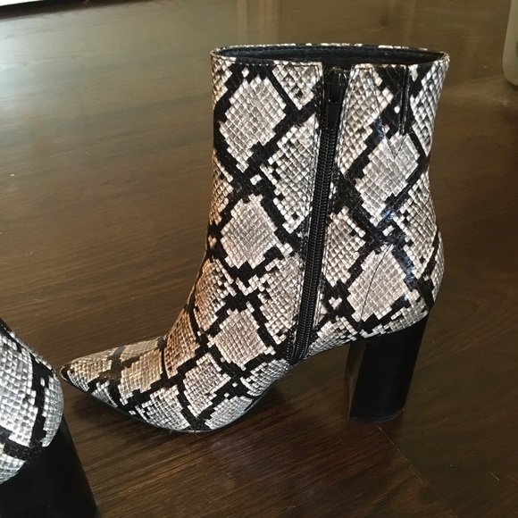 Jeffrey Campbell Raven Grey Black Python boots S 9 - Picture 3 of 6
